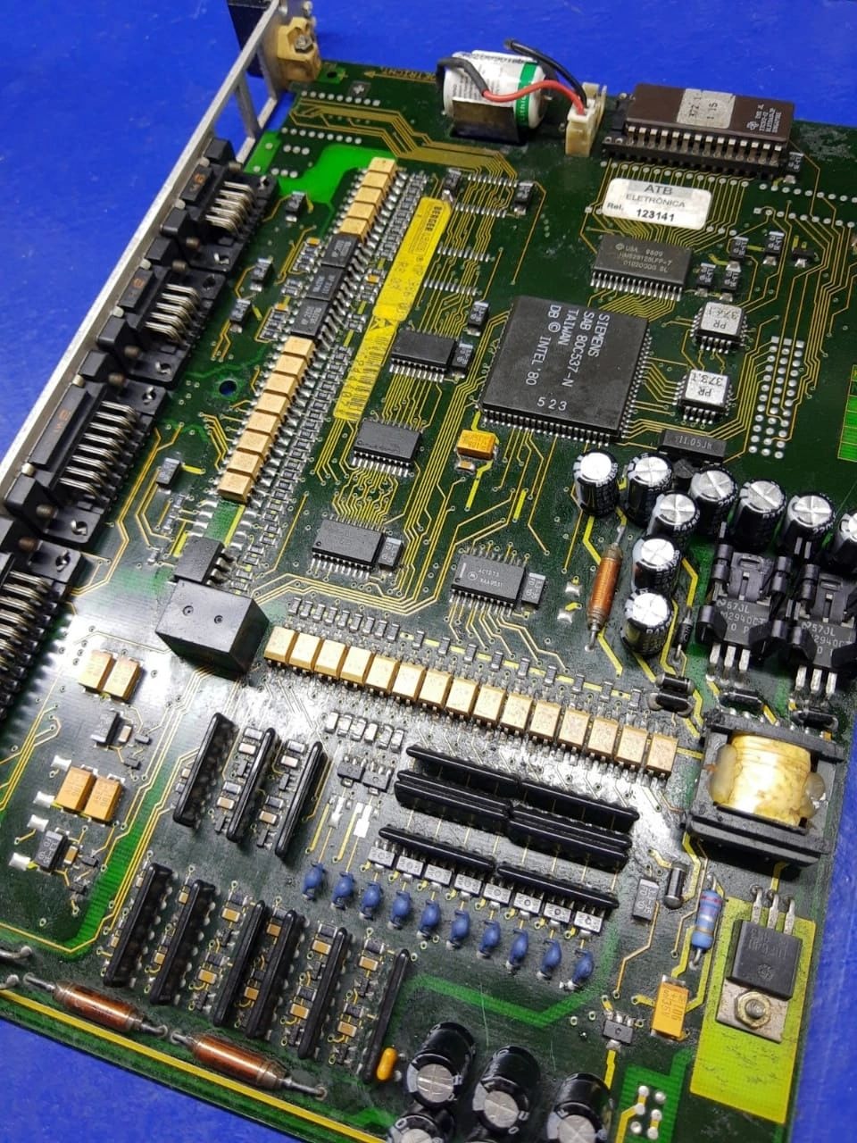 Laboratório ATB TEC — equipamentos em operação